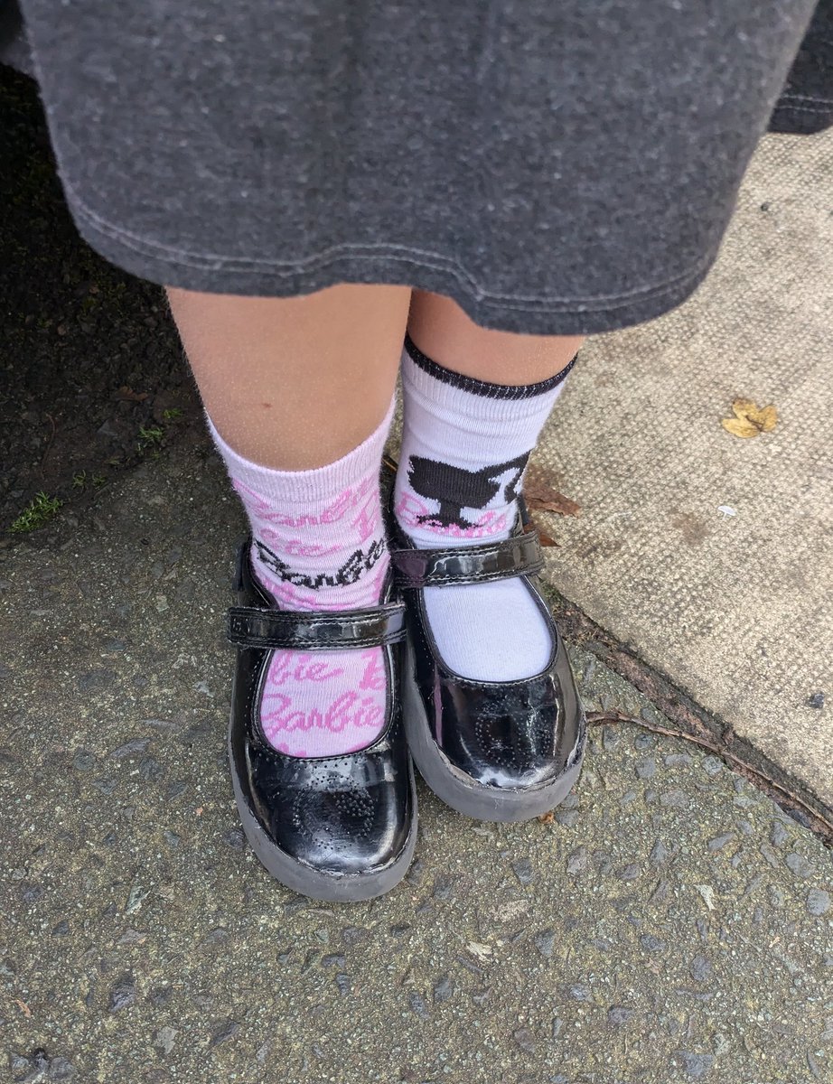 Nel_1407's tweet photo. Odd Socks for Anti-Bullying 🧦 #AntiBullyingWeek2024 
@ThattoHeathPrim @Cowleian https://t.co/T1Dsz1PsFR