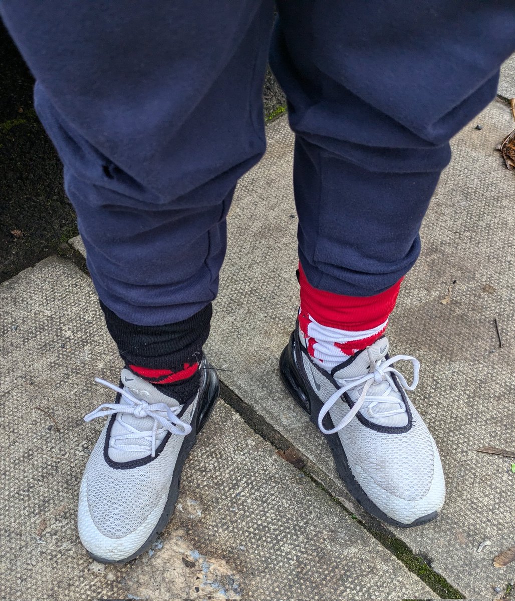 Nel_1407's tweet photo. Odd Socks for Anti-Bullying 🧦 #AntiBullyingWeek2024 
@ThattoHeathPrim @Cowleian https://t.co/T1Dsz1PsFR