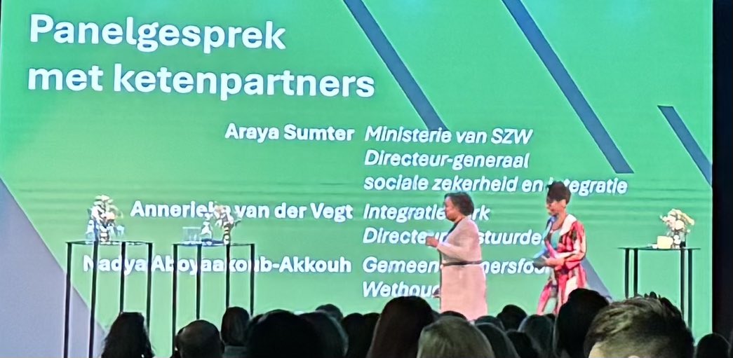 Vandaag de ketenconferentie Inburgering in Amersfoort. “Samen sterk voor de Inburgeraar” Kennisdelen tussen gemeenten, DUO, COA en de uitvoerende ketenpartners die met de voeten in de (Nederlandse) klei staan… onzekerheid over taakstellingen laten we liggen: schouders eronder 💪🏼