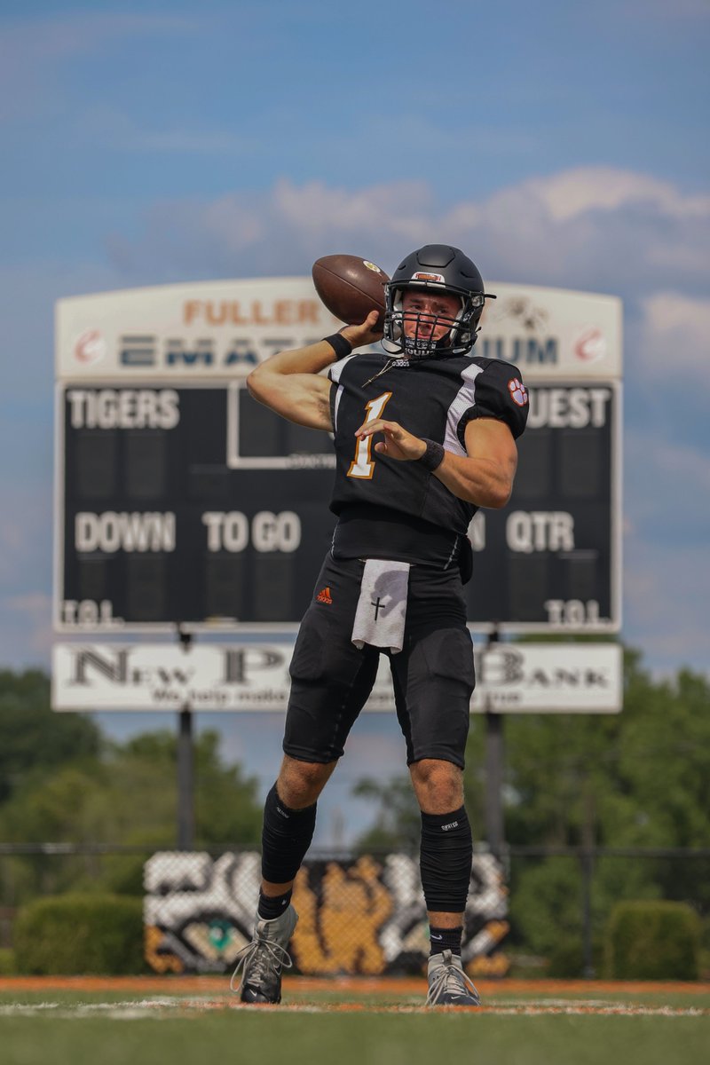 BHCSports's tweet photo. Amid heavy graduation losses from last year's 2023 regional champs and unexpected coaching changes, Honaker High School senior quarterback Peyton Musick still gets a passing grade:

https://t.co/RX5uUJxh70 https://t.co/Vime8wlkCP