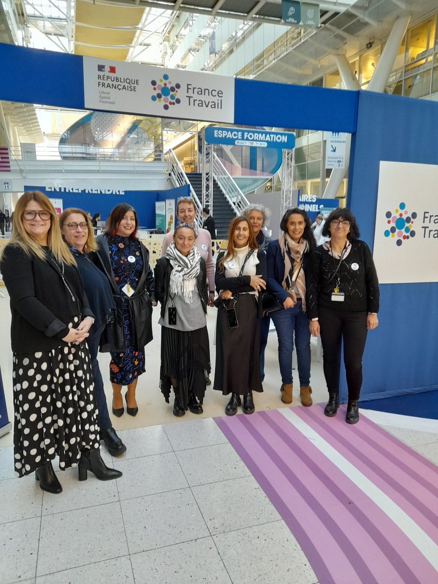 FTravail_13's tweet photo. C'est parti pour la Journée départementale de l'emploi organisée par le @departement13 #AvecFranceTravail
Au programme : plus d'une centaine d'entreprises qui proposent près de 2000 postes, des opérateurs de formation, des ateliers conseils #emploi et #formation https://t.co/eeYDNYsBXu