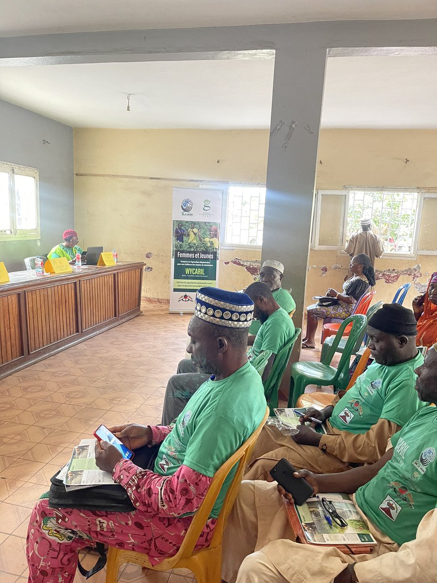On October 31 2024 we celebrated a key milestone in the "women and Youths Pioneers of regenerative agriculture for livelihood resilience" project. Over 50 farmers gathered in Foumbot for training in sustainable agriculture
#RegenerativeAgriculture #SustainableDevelopment #WYCARIL