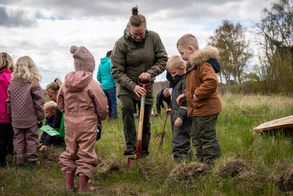 Region Sjælland (@regionsjaelland) on Twitter photo 21 fodboldbaner med nyrejst skov på vej i
<a href="/regionsjaelland/">Region Sjælland</a>🌳 Frem til 2030 planter vi et træ for hvert nyfødt barn i vores region som led i en større grøn investering. De nye skovområder er et vigtigt bidrag til at reducere CO2-udledningen #dkpol #dkgreen via.ritzau.dk/pressemeddelel… 21 fodboldbaner med nyrejst skov på vej i
<a href="/regionsjaelland/">Region Sjælland</a>🌳 Frem til 2030 planter vi et træ for hvert nyfødt barn i vores region som led i en større grøn investering. De nye skovområder er et vigtigt bidrag til at reducere CO2-udledningen #dkpol #dkgreen via.ritzau.dk/pressemeddelel…