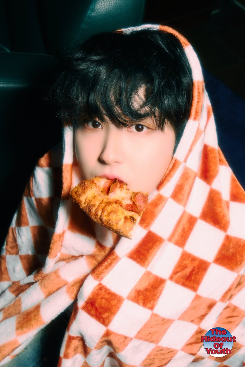 [#ONEWE]

원위(ONEWE) 2025
SEASON’S GREETINGS
[THE HIDEOUT OF YOUTH]

🧢 CONCEPT PHOTO 🧢

▫ DONGMYEONG ▫
▫ GIUK ▫

#원위 #시즌그리팅
#동명 #DONGMYEONG
#기욱 #GIUK 
#THE_HIDEOUT_OF_YOUTH