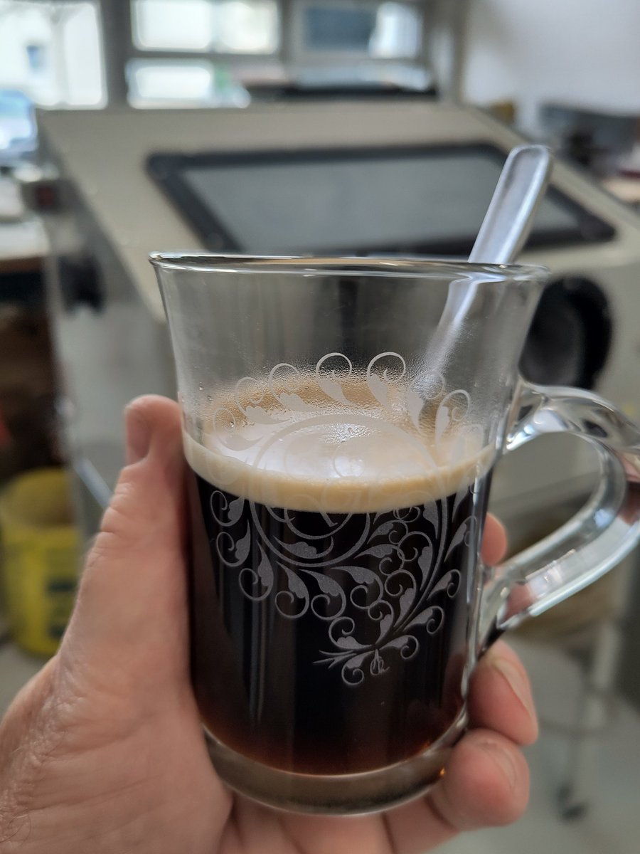 Erstes, sandgestrahltes Glas von unserer neuen #Sandstrahlkabine 
Zuerst mal nun  #Kaffeepause