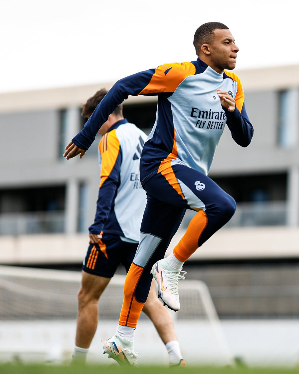 realmadrid's tweet photo. 🏃 @KMbappe 🏃
#RMCity https://t.co/bnkDYEFUnU