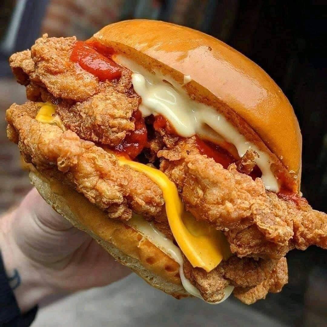 FoodCravings_PH's tweet photo. Jolibee🤤🤤🤤 https://t.co/CzdjQxuWYJ