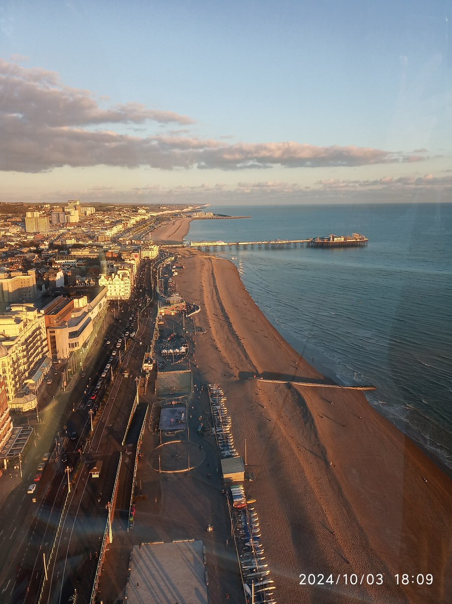 Winter sunsets in Brighton can be stunning ..and even more special when you have a bird's eye view from way up in the sky! <a href="/i360_brighton/">Brighton i360</a> #Brighton #Hove #sunsetviews