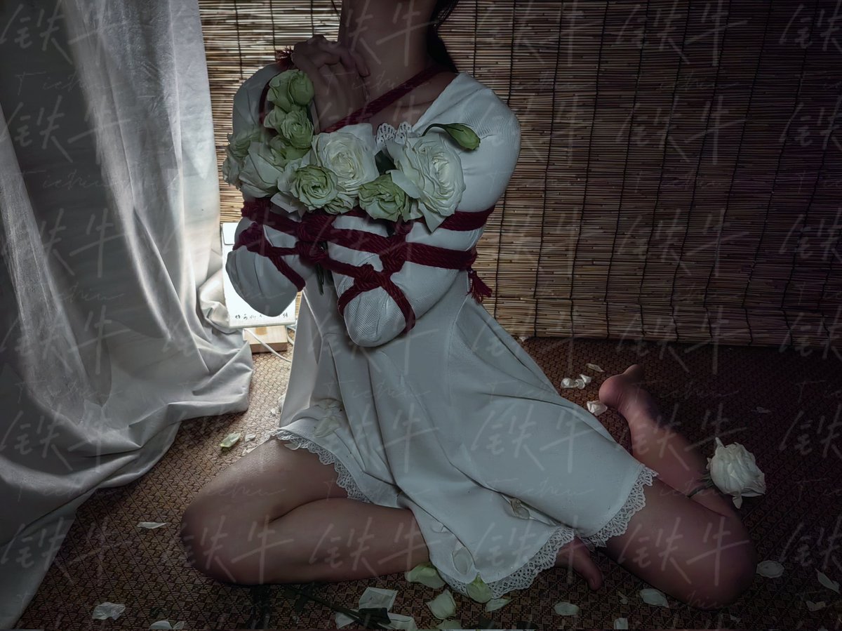 “🌸”
模特：TN <a href="/lili51649318176/">TN</a> 
捆工：雪兔 <a href="/xuetusese/">雪兔</a>
#绳艺 #捆绑 #绳缚