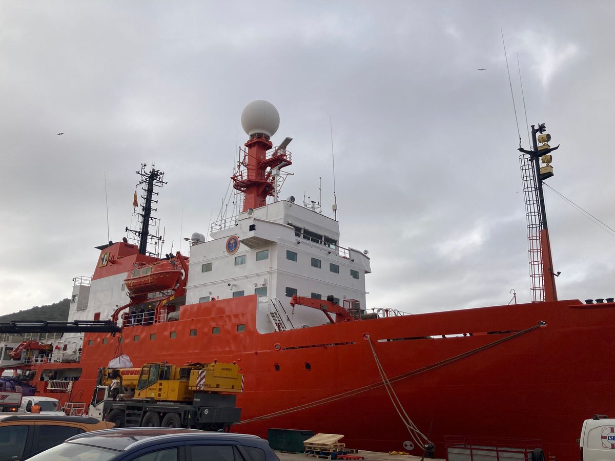 El proyecto BYEPOL liderado por investigadores de la EiFAB está en marcha con la ayuda del Buque de Investigación Oceanográfica Hespérides y la Armada que transportan el material a la Antártida. Se recogerán muestras para detección de contaminantes a principios de 2025 #Pollution