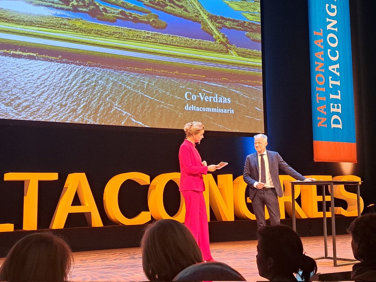 JeroenHaan1's tweet photo. #Deltacongres van #deltacommunity, waar @delta_comm over #klimaatbestendig #toekomstig Nederland spreekt & nieuwe @deltaprogramma "Naar een nieuwe balans in de leefomgeveing: ruimte voor leven met water"
#GoedeGedoe over #OnafwendbareKeuzes, met perspectief 3 generaties vooruit https://t.co/q8SXzxKsAT