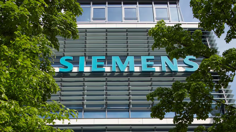 moneycontrolcom's tweet photo. #World | Siemens to cut up to 5,000 jobs in automation business after downturn 💼📉
Tap for more info⤵️
https://t.co/BnvVG2ye7n
#Siemens #JobsCuts #Automation #Business #Downturn https://t.co/MskmWS3lw7