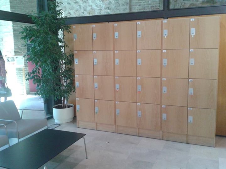 En nuestras bibliotecas dispones de taquillas para poder dejar tus enseres mientras haces una pausa, café, comida...