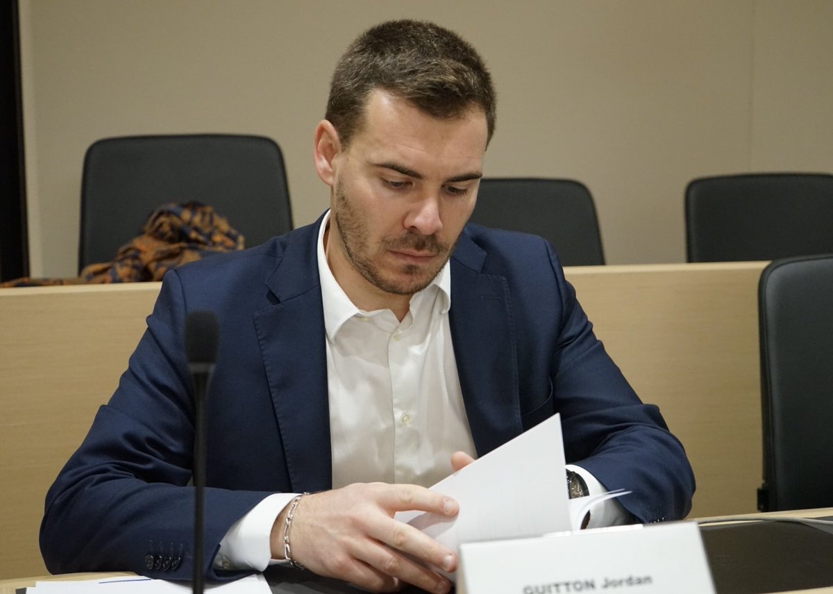 RNGrandEst's tweet photo. 📹 @jordan_guitton : « À l'heure où nos concitoyens peinent à se chauffer, où leur pouvoir d'achat se réduit comme peau de chagrin, la Région n'est pas, avec cette décision modificative, au rendez-vous. »
➡️ https://t.co/dS3pOo1Rj6
#SPNov24 https://t.co/GlTQltlWep