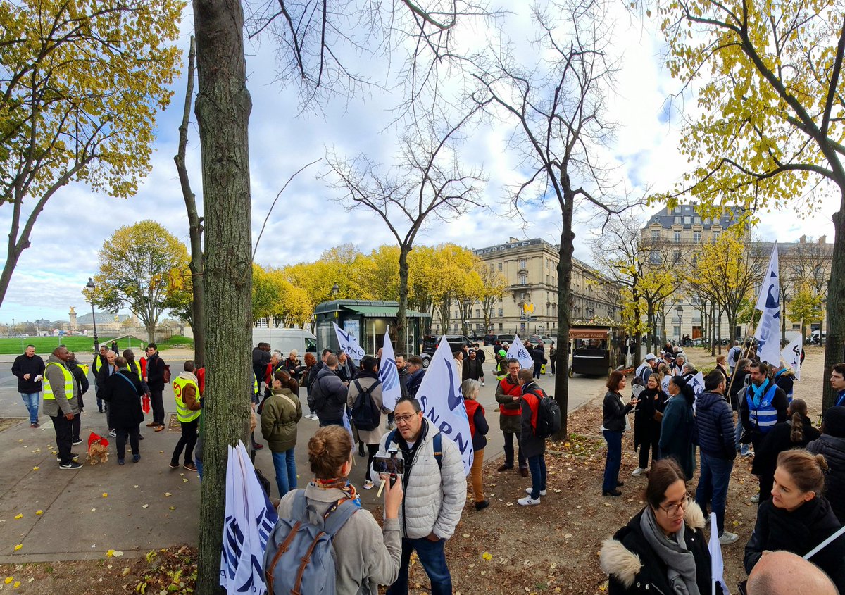 FO_Aerien's tweet photo. La @FeetsFO en soutien des camarades d' @FO_AIR_FRANCE et du @Snpnc_Fo contre le projet de taxation du gouvernement ! https://t.co/eUhfQUhnSH