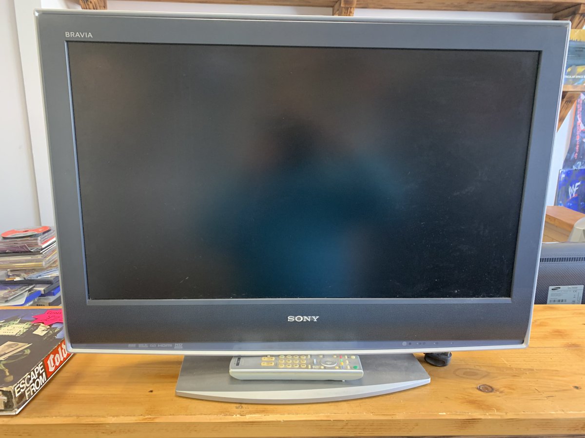 TheRetroHunter tweet media