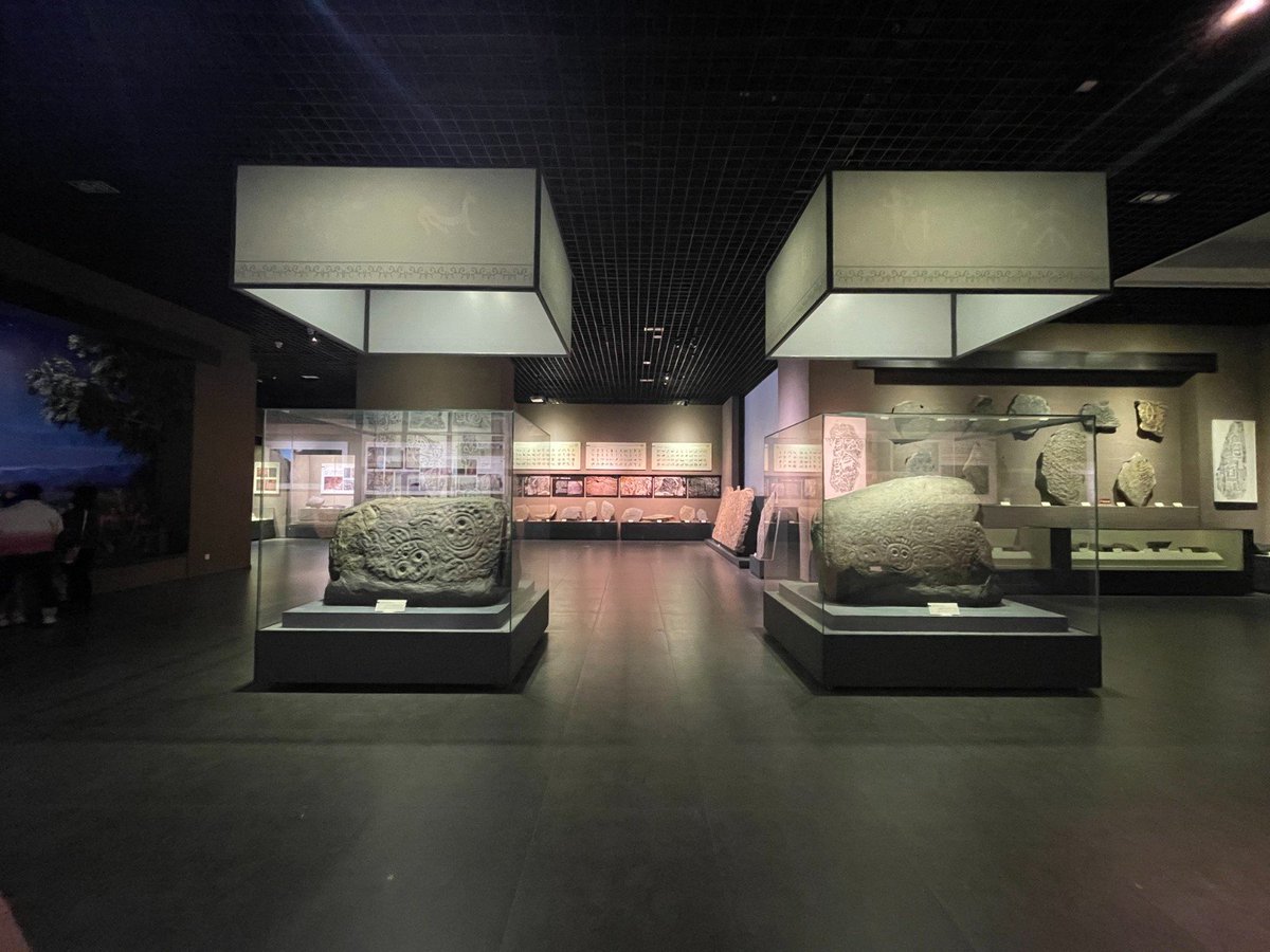dg_showcase's tweet photo. 📸 How Can Museum Display Showcases Perfectly Balance Protection and Presentation? 🖼️
Official Website: https://t.co/VVRvrgp26X
Email: sales@degreefurniture.com
WhatsApp: +86 13922429233
#museumshowcasemanufacturer
#museumdisplayshowcase
#customdisplaycase
#dgdisplayshowcase https://t.co/oM2Udr6LvN