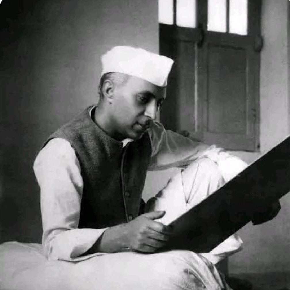 ParmeshwarMatw3's tweet image. #JawaharlalNehruJayanti
#Nehru 
ईश्वर द्वारा लिखा गया एक शुद्ध प्रेम पत्र 
 जो हिंदुस्तान के नाम  ह ❣️ 
 उसे दुनिया द्वारा  नेहरू पढ़ा जाता है !!
Copy: @RebornManish
@Narwal_inc @Ramniwaskukna 
@krishankgodara