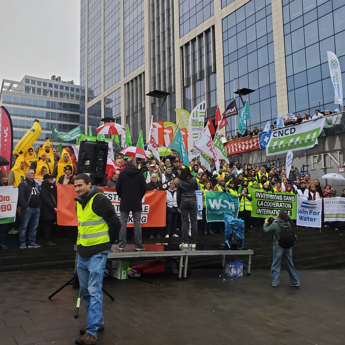 Dans un monde de + en + fracturé et inégalitaire, la solidarité internationale doit rester un des axes de financement  du #BEGOV. Transformez les systèmes alimentaires est un défi global.
Ne coupez pas dans la  #cooperationaudeveloppelent !