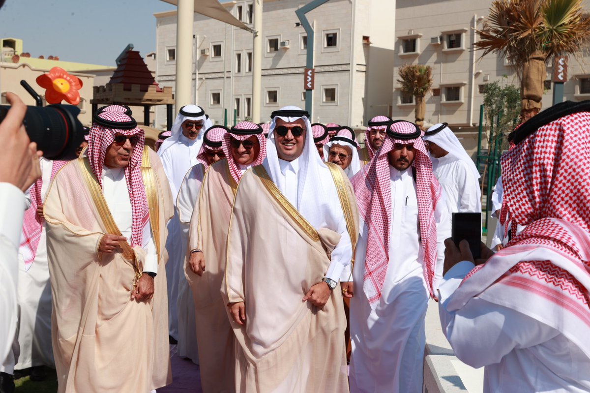 Alahsamun's tweet photo. صاحب السمو الملكي الأمير 
#سعود_بن_طلال بن بدر -محافظ الأحساء- 
يدشن حديقة الكوثر بمدينة العمران
بشراكة مجتمعية مع #البنك_العربي_الوطني https://t.co/Q7uOkrXnH1
