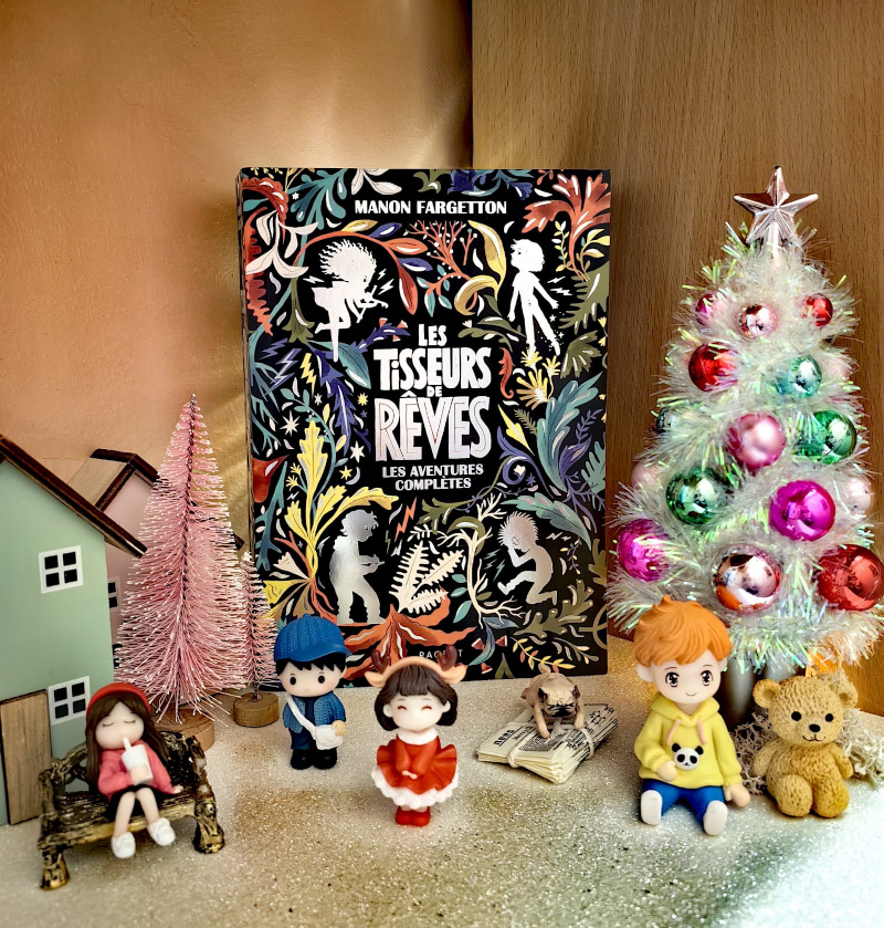 OnirikNet's tweet photo. ID KDO : Nous sommes fans de l’écriture de Manon Fargetton et avons apprécié cette série pour la jeunesse, Les Tisseurs de rêves. L'éditeur sort une intégrale pile pour les fêtes
https://t.co/cRX54T6lNA @ManonFargetton @RageotEditeur https://t.co/fNwSjMfIoX