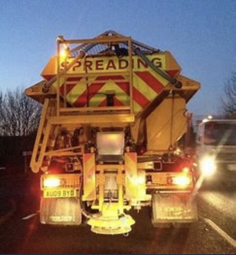 stuarthughes747's tweet image. With the weather set to change next week and getting colder with overnight frost #Devons gritters will be out treating the busiest routes making up 20% of our 8,000 miles of roads and it’s worth remembering Devon has many micro climates and conditions can change quickly, so