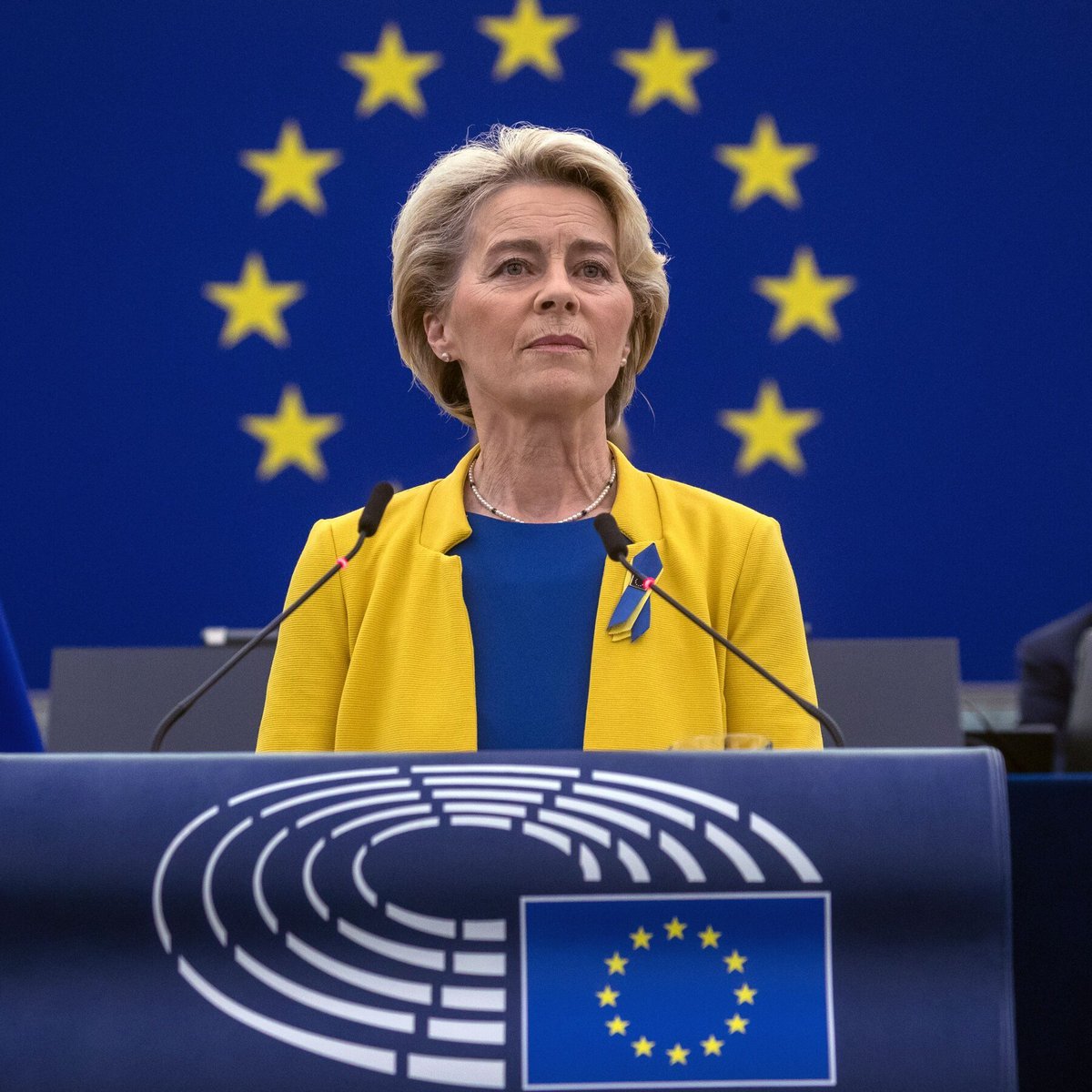 Creador_Carlos's tweet photo. Hace 16 años, las economías de la UE y EE.UU. estaban a la par.

Hoy, la economía estadounidense es un 50% mayor que la de toda la UE junta.

He aquí la devastadora verdad que se esconde tras el actual suicidio económico de Europa
 🧵👇 https://t.co/z4GRb6aV4A