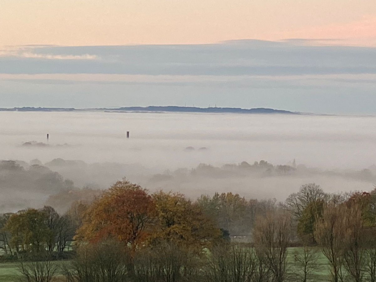 Views from the Kitchen Garden and from the roof of Haigh Hall this misty morning. 

Just beautiful! 

🤩🌅