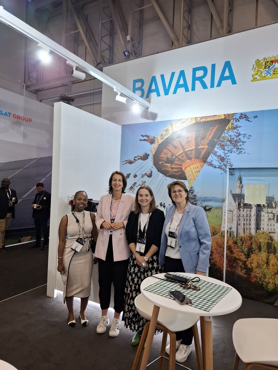 GermanyCapetown's tweet image. #MeetBavaria and 6 of its #TechCompanies @africatechfest in Capetown! Great 🇩🇪#TeamGermany🇩🇪 visit together with the CEO  @SAGermanChamber, Simone Pohl.
🇩🇪🤝🏽🇿🇦