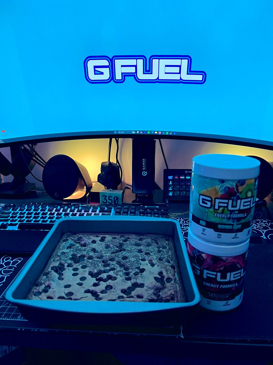 _Young_Vivid_'s tweet photo. Day 600🔥of chugging a gfuel flavor until @GFuelEnergy blesses me with Code Vivid at Checkout🥺Today We Have💥Faze Berry🍓🏝️Tropical Rain🌧️#Fyp #GFUELED #CodeVivid #gfuelenergy https://t.co/mJ8KSHfQBQ