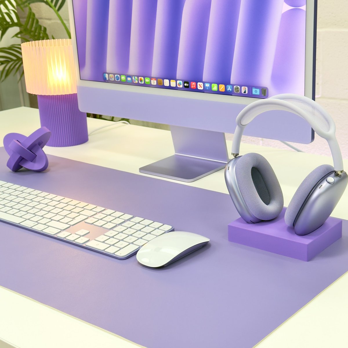 HaylsWorld's tweet image. What do you guys think of my setup? 😁 The new iMac M4 in purple is just chefs kiss!! #desksetup #imacm4 #imac