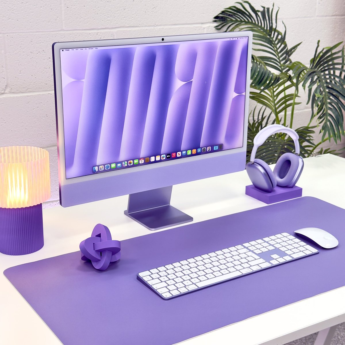 HaylsWorld's tweet image. What do you guys think of my setup? 😁 The new iMac M4 in purple is just chefs kiss!! #desksetup #imacm4 #imac