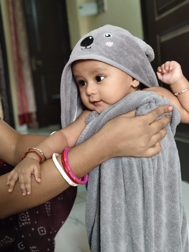 pk_sha17's tweet photo. Happy Children day to my little princess👸
#ChildrensDay
#SaveWater
#GoGreen
#BeHappy https://t.co/LNiDiRMznw