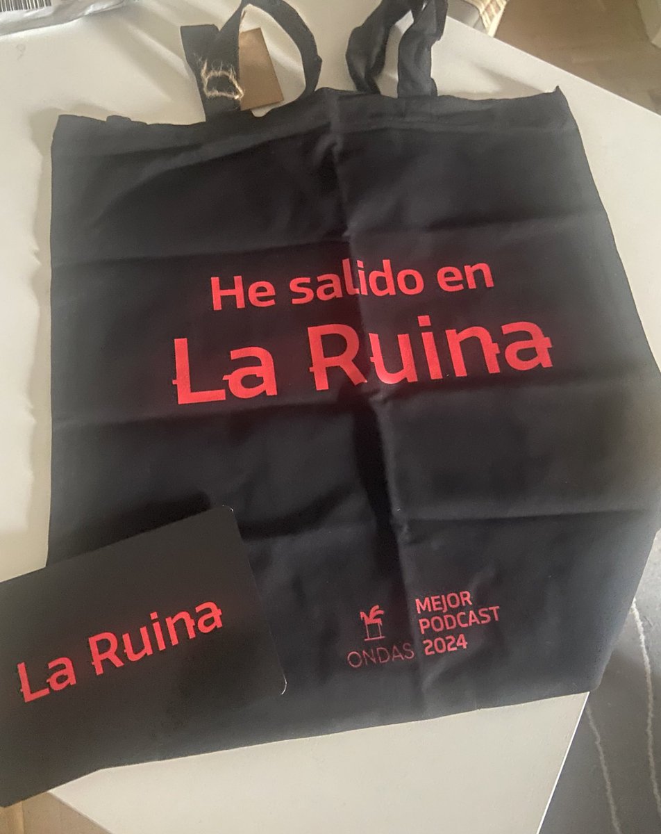 ¿Acabo de recibir el regalo más molón de la historia? ¡Acabo de recibir el regalo más molón de la historia! Gracias <a href="/laruinashow/">La Ruina</a> y enhorabuena! #PremiosOndas #PicanteTuVida