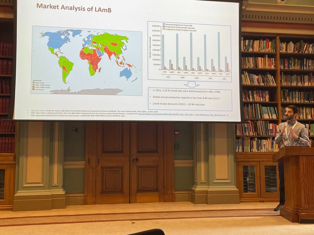 Justin_YTian's tweet photo. Our group's research fellow Hussein Kenaan and PhD student Fanjun Liu have recently presented at the Joint Pharmaceutical Analysis Conference and Research Awards (Royal Society of Chemistry) in @royalsociety. @The_MRC #dpfs #antifungal #mucosal #JPAG @pharmacyatQUB @qubengagemhls_d