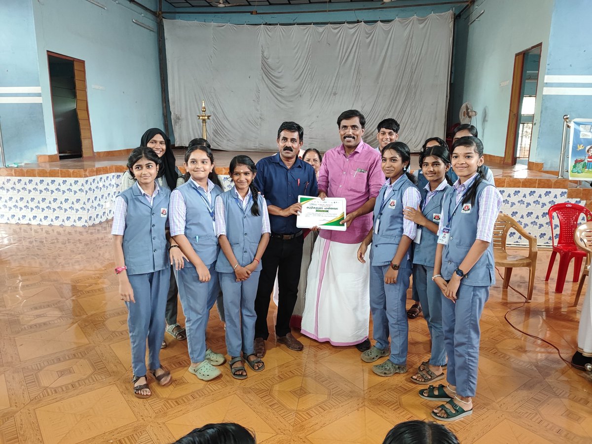 kannur_sbm's tweet photo. കുട്ടികളുടെ ഹരിത സഭ കാങ്കോൽ ആലപ്പടമ്പ് ഗ്രാമ പഞ്ചായത്ത്
#SuchitwaMission #kerala #Kannur
#ശുചിത്വമിഷൻ #കണ്ണൂർ
#KuttikaludeHarithasaba
#MaalinyamuktaNavakeralam
#കുട്ടികളുടെഹരിതസഭ
#ശുചിത്വകേരളം #നവകേരളം
#ഹരിതകർമ്മസേന
#SustainableKerala #pledge
#greenarmy #kankol
@MissionSuchitwa https://t.co/OBPY7nk5Hj