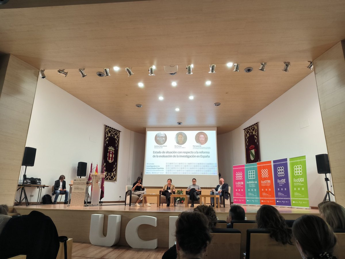 Comienza la mesa redonda sobre la reforma de la evaluación de la investigación en España