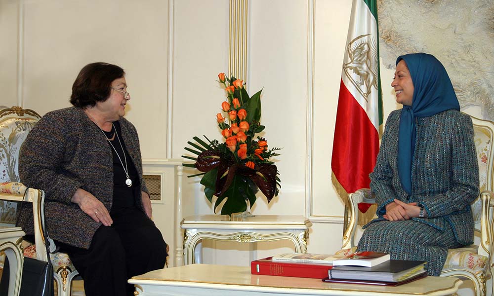 Maryam_Rajavi_F's tweet image. « N’abandonnez jamais vos rêves, jamais ! » Françoise Héritier
Le 14 novembre marque la date à laquelle Françoise Héritier a quitté ce monde. Cette grande anthropologue française était une amie de la Résistance iranienne.
Lors de son décès, j’avais déclaré :
Françoise Héritier…