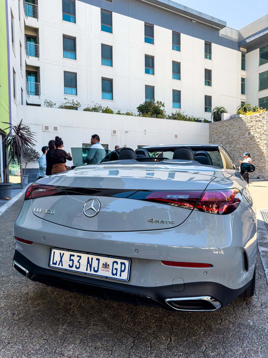 callmesmirk's tweet image. There is just something about a DROPTOP Benz🥵