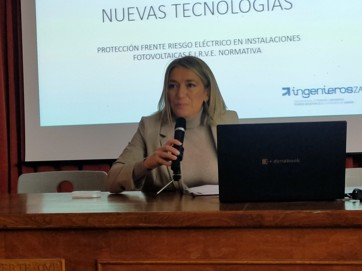 prevencionjcyl's tweet image. #FórmatePRL
JT &quot;Riesgos eléctricos nuevas tecnologías&quot;
#electrotec
Zamora 14/11/24

Protección frente riesgo eléctrico en instalaciones fotovoltaicas e I.R.V.E. Normativa
Julia Fernández
Vocal del Colegio de Ingenieros Técnicos Industriales @Copitiza