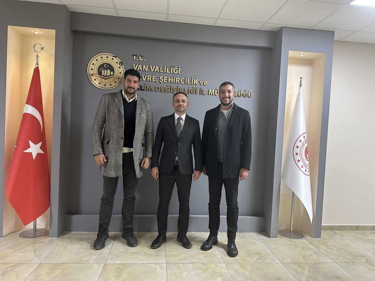 Van’ın büyük değeri, merhum Tekin Perihan Beyefendi’nin muhterem evlatları Ogün Haydar ve Cengiz Oben Perihan beyefendiler ziyaretimize teşrif buyurdular. Eski hatıraları yâd eylemek, dostluğun kadim sıcaklığını hissetmek bizleri ziyadesiyle mesrur etti. Ne hoş bir yadigârdır,