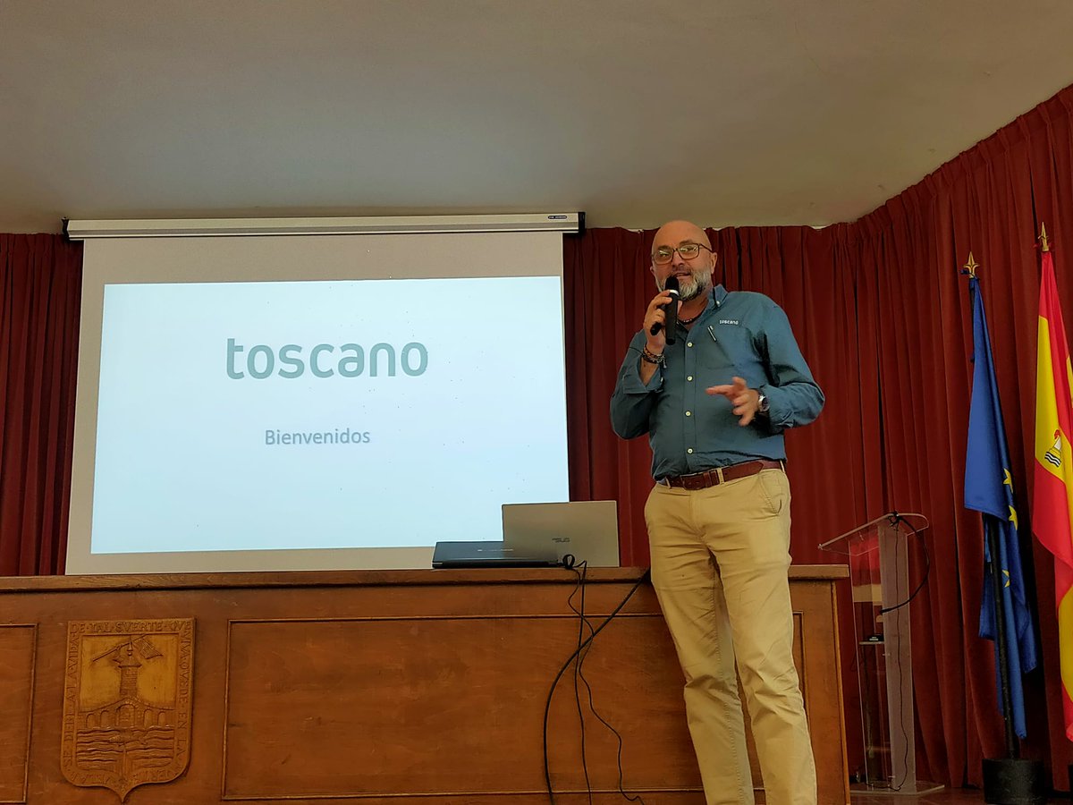 prevencionjcyl's tweet image. #FórmatePRL
JT &quot;Riesgos eléctricos nuevas tecnologías&quot; #electrotec
Zamora 14/11/24

Protección frente riesgo eléctrico en instalaciones fotovoltaicas e I.R.V.E. Normativa
José Giráldez Cosano
Departamento Comercial/Formación de TOSCANO @ToscanoControls