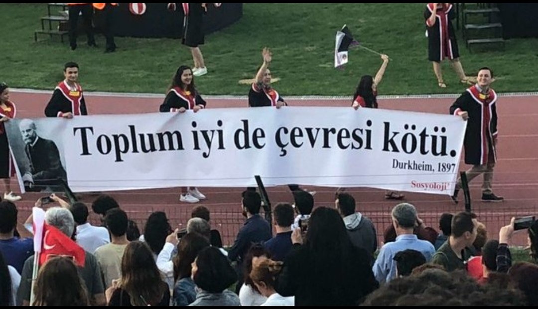 KaraoglanUgur's tweet photo. Bireysel ruh sarsıntılarının nedeni genellikle toplumsal ruh sarsıntılarından kaynaklıdır. 
İşte bugün toplumsal ruh sarsıntılarını tedavi edenlerin günü...

Başta sosyolojik bakış açımızın zeminini oluşturan hocalarımız olmak üzere tüm meslektaşlarımızın günü kutlu olsun. https://t.co/KN7RaBX6kG