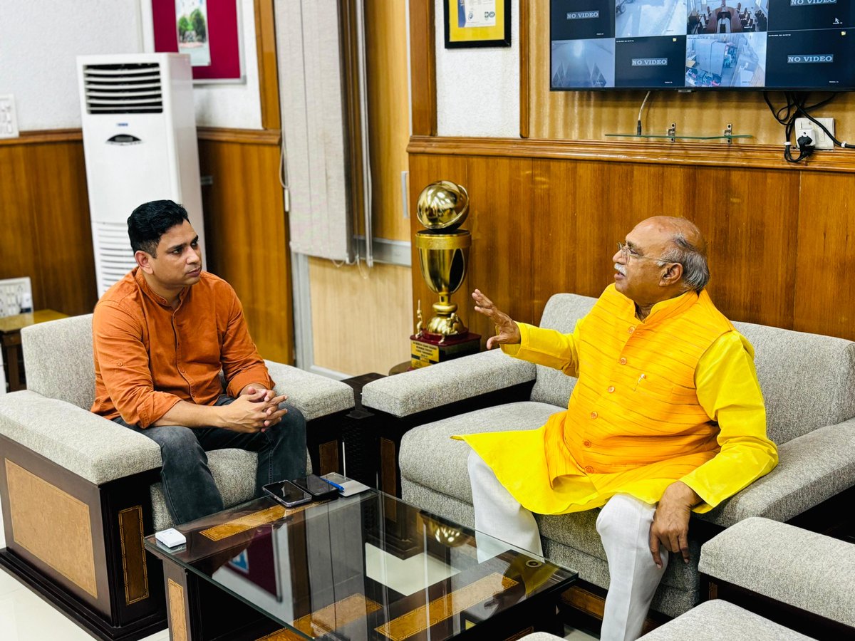 AmitAgarwalBJP's tweet image. आज मेरठ कैंट विधानसभा स्थित छावनी परिषद् मेरठ में उपस्थित होकर मेरठ छावनी के मुख्य कार्यकारी अधिकारी को मेरठ छावनी की जन समस्याओं से अवगत कराया और उनके निवारण हेतु योजना बनाई!
#meeting #PublicProblem #meerutcantt