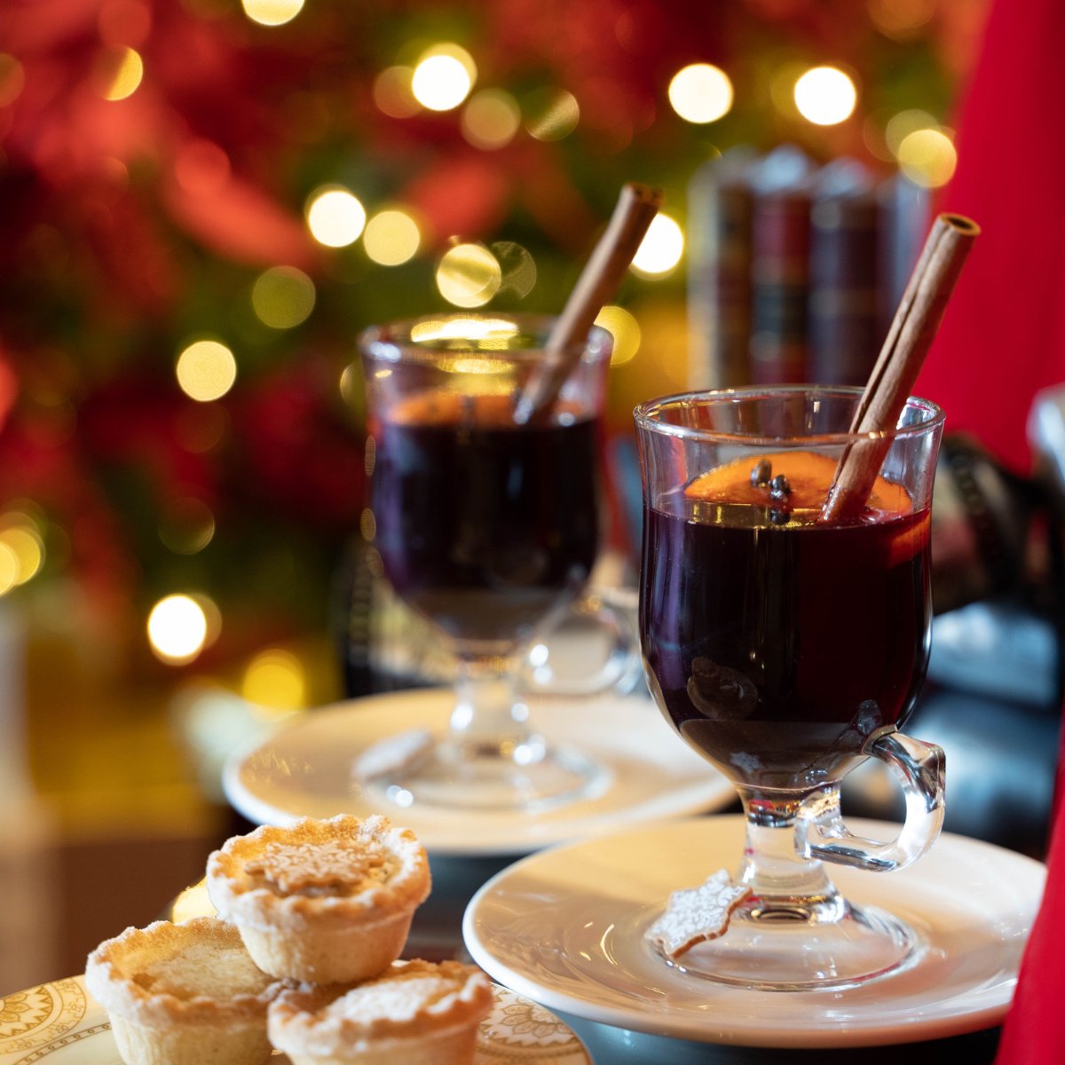 Experience the magic of the Galway Christmas Markets with a luxurious stay at the 5-star Glenlo Abbey Hotel &amp; Estate. 

Book your festive stay: glenloabbeyhotel.ie/special-offers…