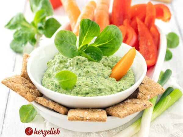 Dieser Feldsalat-Dip ist nicht nur schnell gemacht, er ist auch superköstlich!

Er passt perfekt zu Crackern, Gemüsesticks und als Brotaufstrich ist er eine tolle Abwechslung. Das Rezept errate ich auf meinem Blog: herzelieb.de/feldsalat-dip-…

#herzelieb #rezept #dip #feldsalat