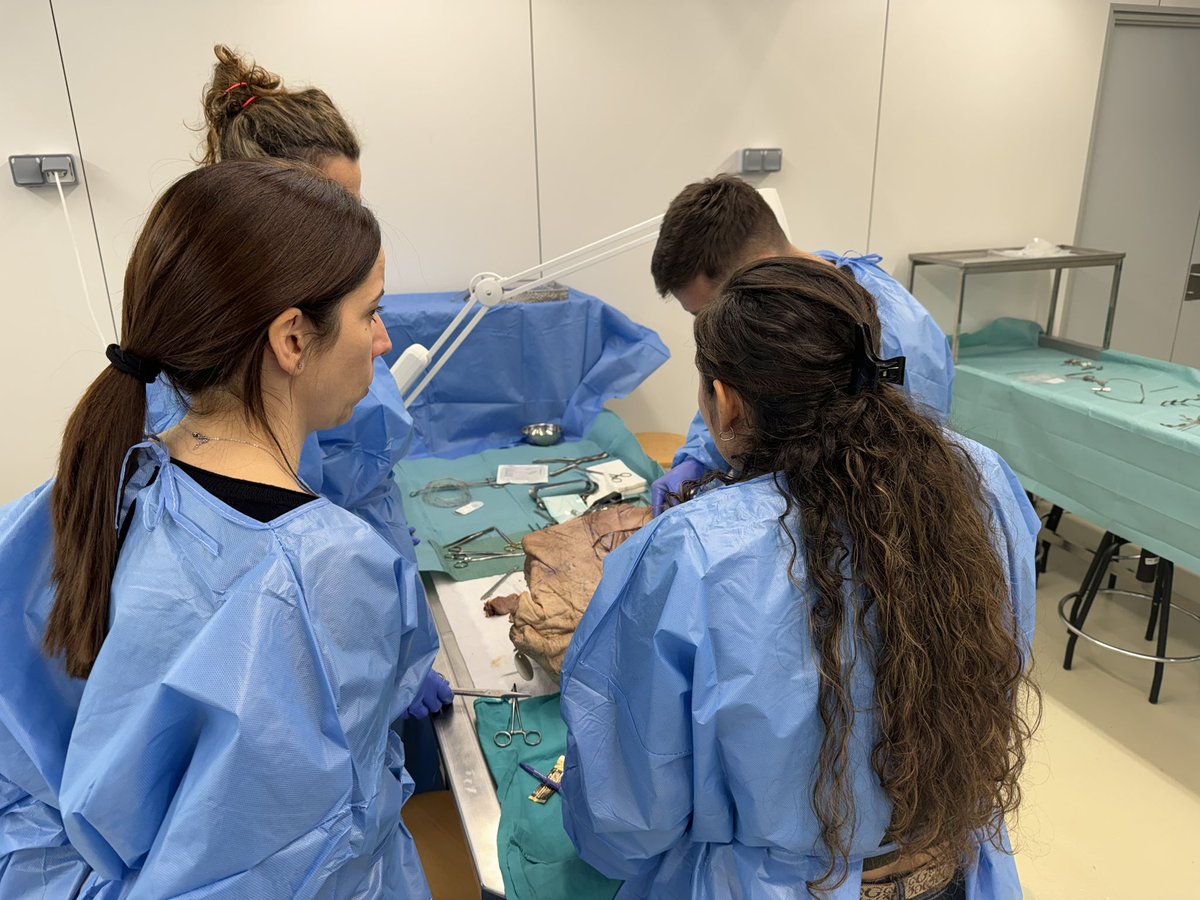 2n dia del Curs de Resecció de paret toràcica. Pràctica en model cadaver on poder posar en pràctica reconstrucció customitzada <a href="/osteobionix/">osteobionix</a> i posterior cobertura mioplastica a càrrec de Cir Plastica <a href="/HospitalSantPau/">Sant Pau - Campus Salut Barcelona</a> <a href="/ToracicaSantPau/">Cirugía Torácica- Hospital de Sant Pau</a>