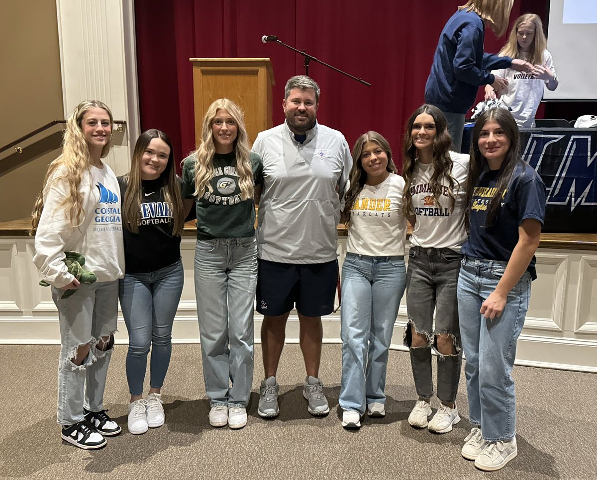 Coach Bailey tweet media