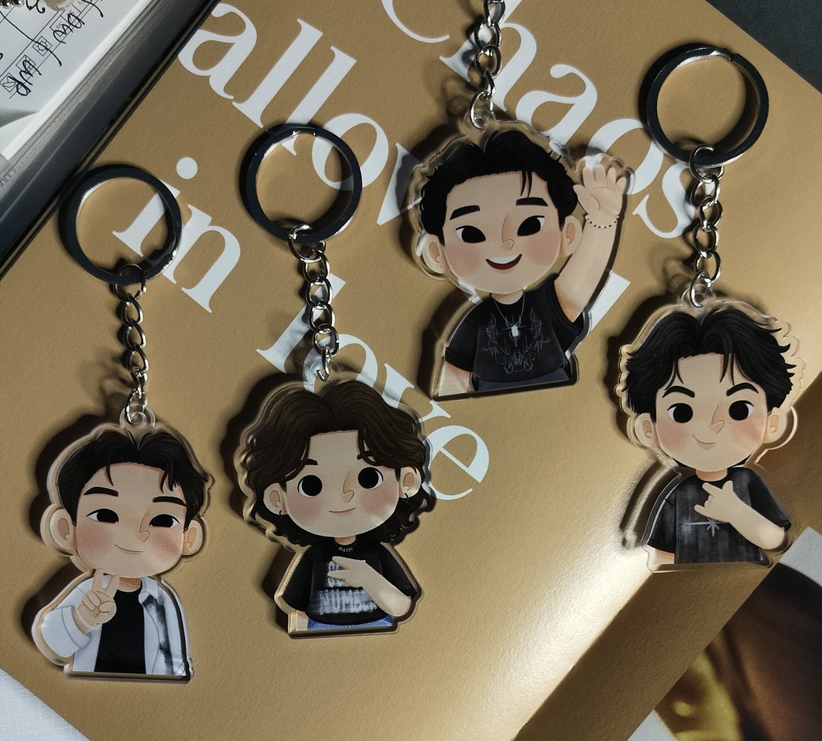 nadhs_123's tweet photo. 🎁[GIVEAWAY 6 WINNERS]

List merch
🍀1 phone charm
🍀2 keychain strap marathon
🍀1 keychain strap team day6
🍀2 keychain fanart DAY6
*ongkir ditanggung pemenang yah

Rules
💖 rt tweet ini+slh satu dari 3 tweet di bawah ini ATAU
💖 rt tweet ini+follow ig @/clovery_6 (reply proof) https://t.co/ct1bMT2muw