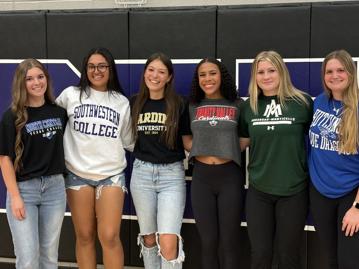 Congratulations to these young <a href="/TimberCreekSB/">Timber Creek Softball</a> players who signed yesterday. <a href="/MahanSoftball/">Holly Mahan</a>